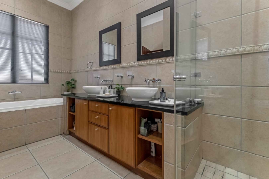 To Let 4 Bedroom Property for Rent in Dainfern Golf Estate Gauteng