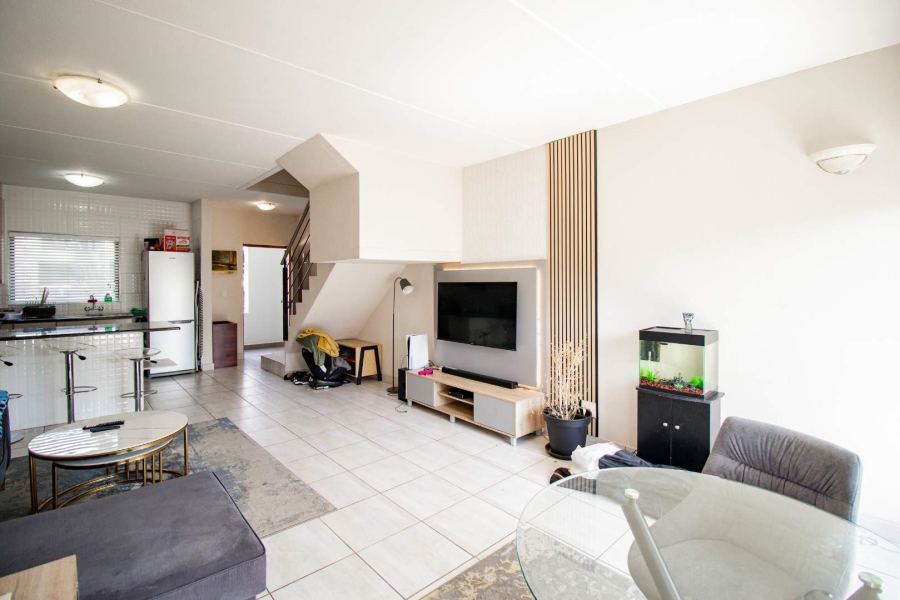 To Let 2 Bedroom Property for Rent in Magaliessig Gauteng