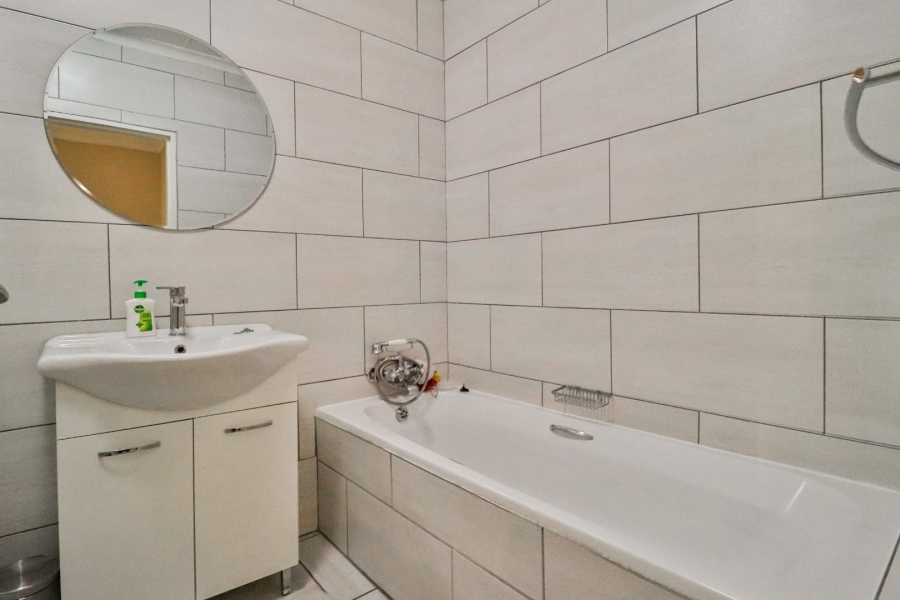 To Let 2 Bedroom Property for Rent in Magaliessig Gauteng