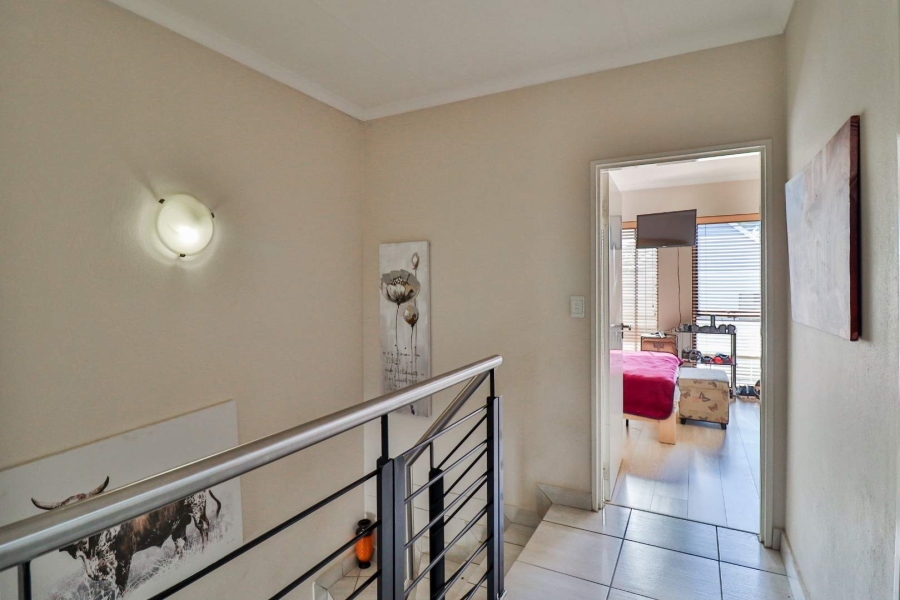 To Let 2 Bedroom Property for Rent in Magaliessig Gauteng