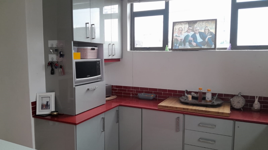 To Let 4 Bedroom Property for Rent in Orange Grove Gauteng