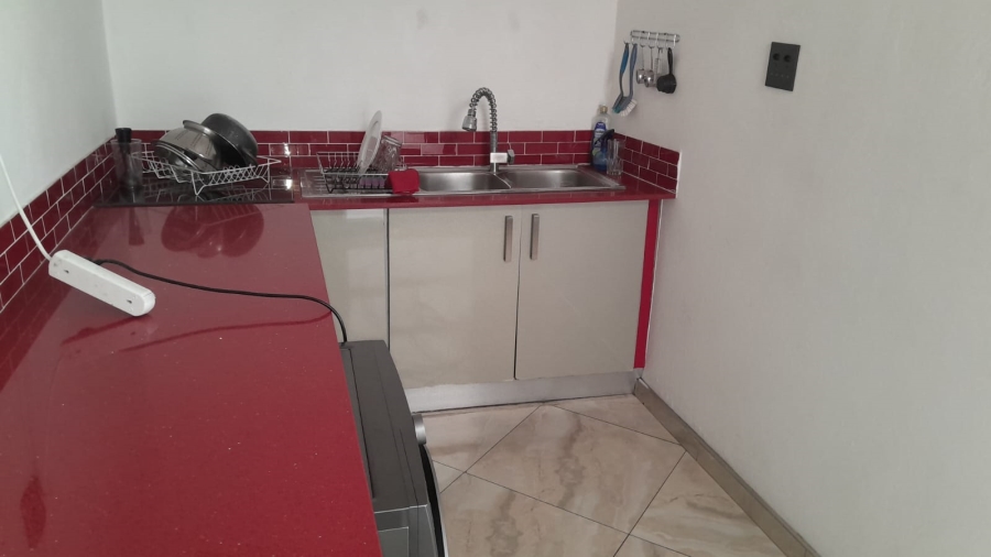 To Let 4 Bedroom Property for Rent in Orange Grove Gauteng