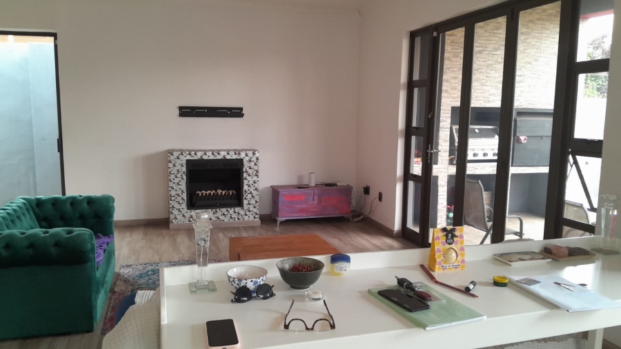 To Let 4 Bedroom Property for Rent in Orange Grove Gauteng
