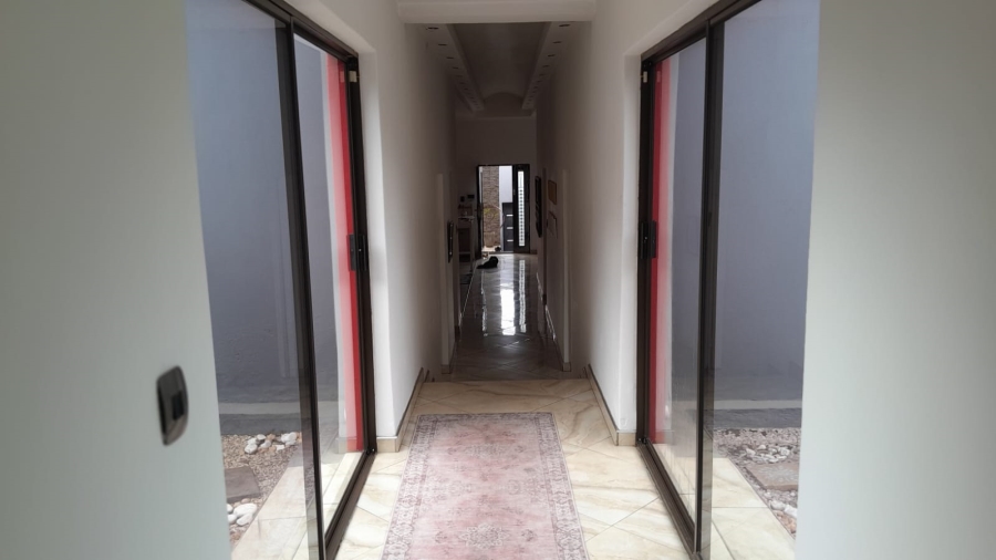 To Let 4 Bedroom Property for Rent in Orange Grove Gauteng