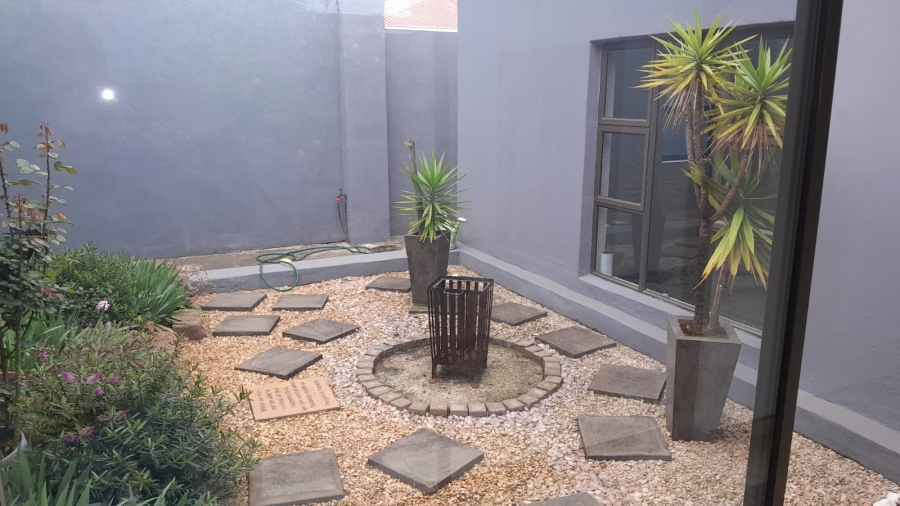 To Let 4 Bedroom Property for Rent in Orange Grove Gauteng