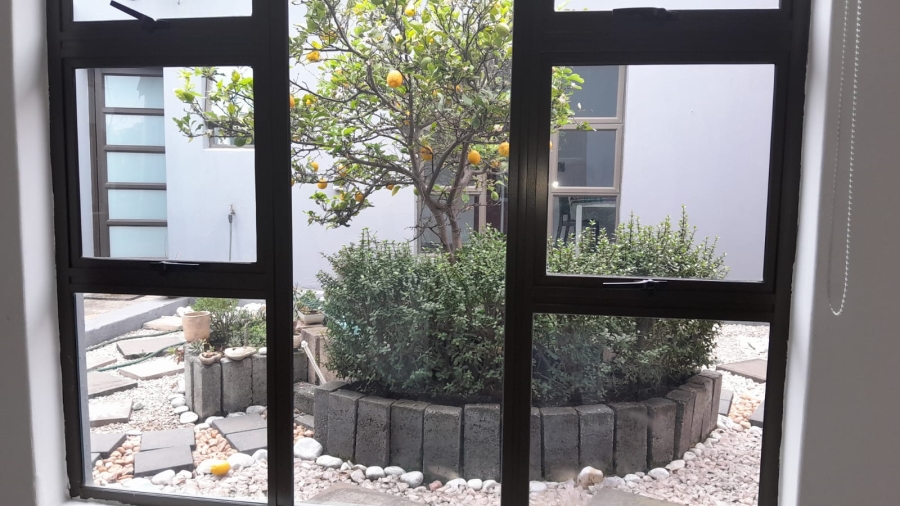To Let 4 Bedroom Property for Rent in Orange Grove Gauteng