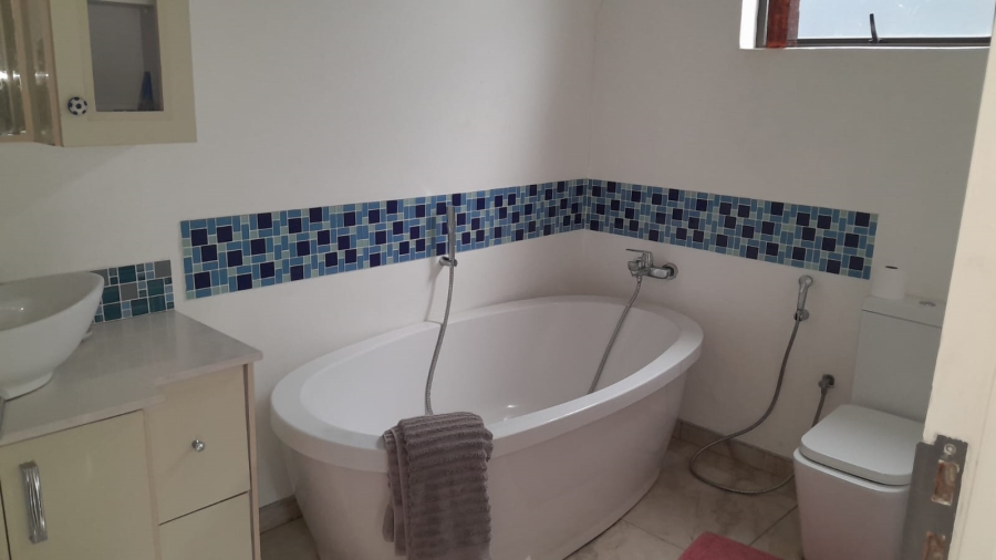 To Let 4 Bedroom Property for Rent in Orange Grove Gauteng