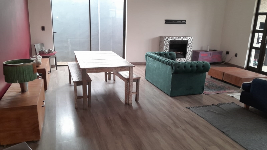 To Let 4 Bedroom Property for Rent in Orange Grove Gauteng