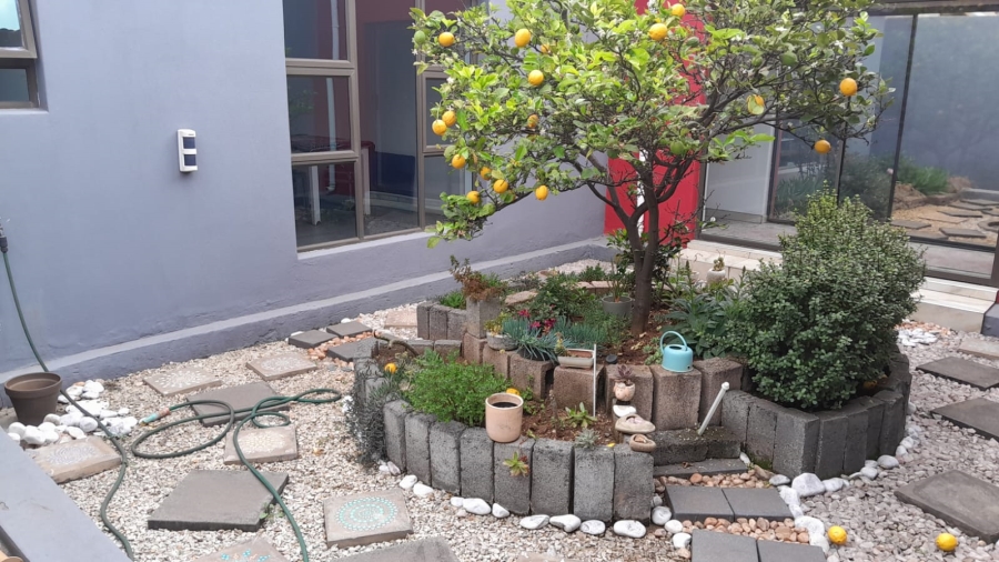 To Let 4 Bedroom Property for Rent in Orange Grove Gauteng