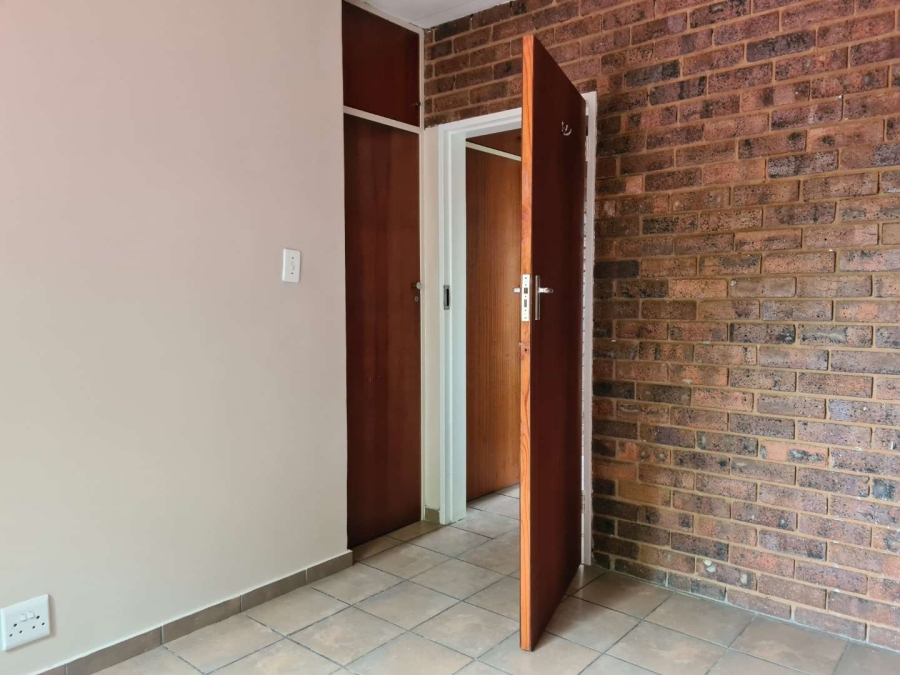 To Let 2 Bedroom Property for Rent in Annlin Gauteng