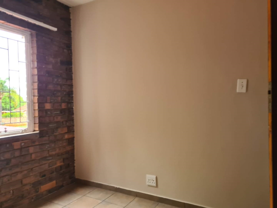 To Let 2 Bedroom Property for Rent in Annlin Gauteng
