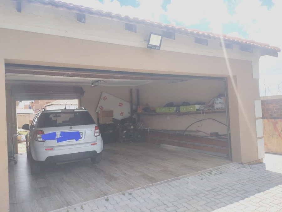 To Let 3 Bedroom Property for Rent in Crystal Park Gauteng