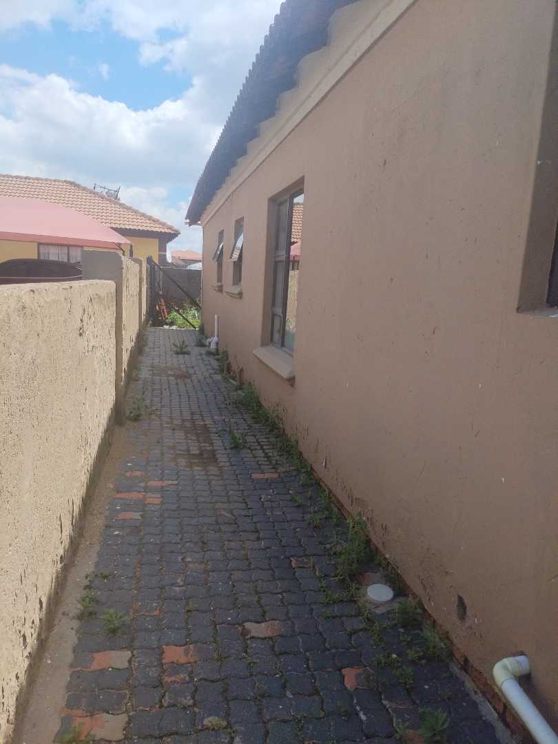 To Let 3 Bedroom Property for Rent in Crystal Park Gauteng