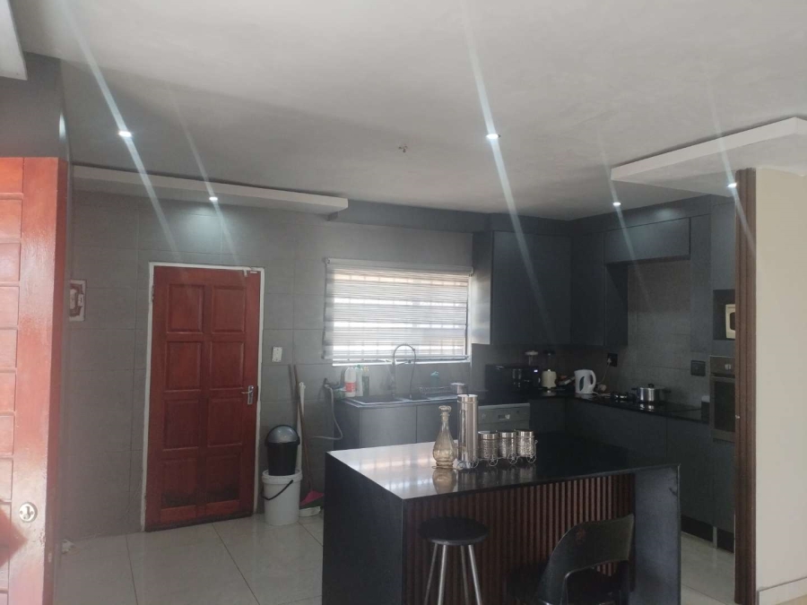 To Let 3 Bedroom Property for Rent in Crystal Park Gauteng