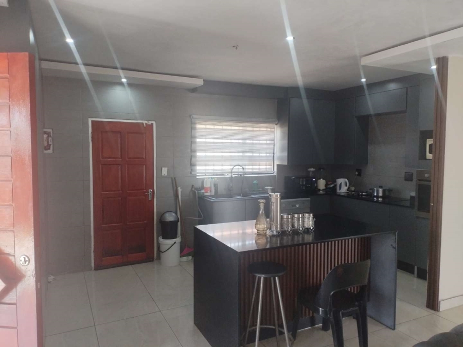 To Let 3 Bedroom Property for Rent in Crystal Park Gauteng