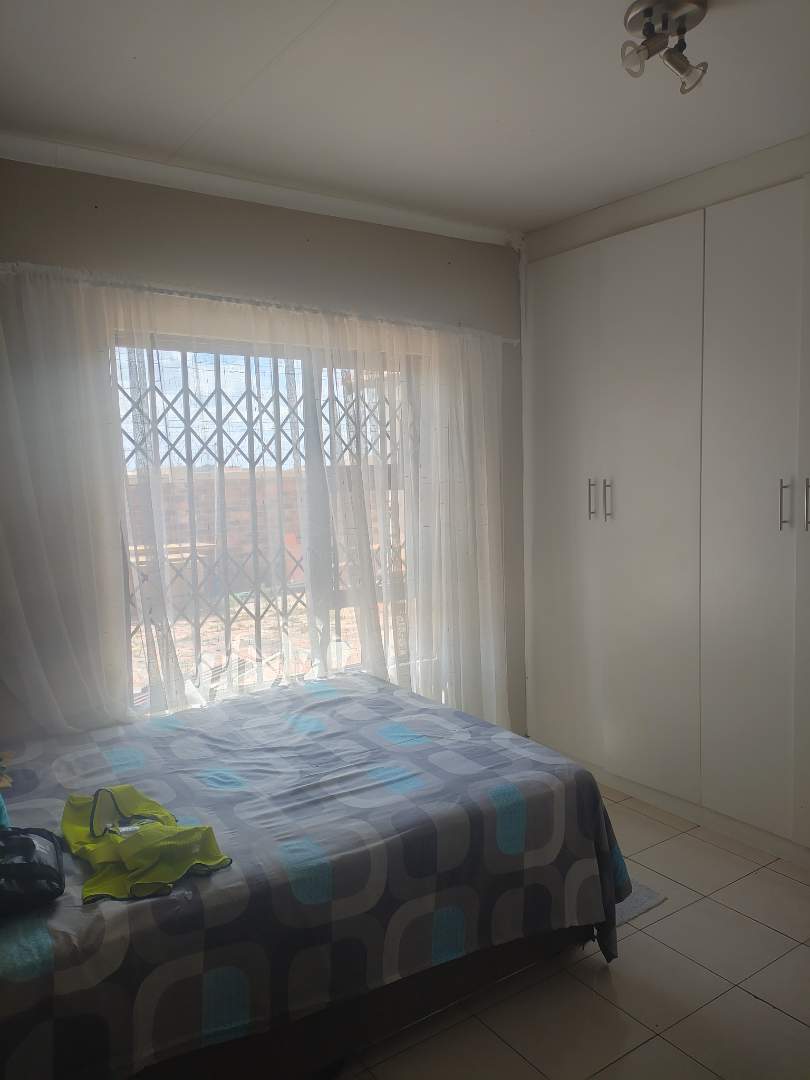 To Let 3 Bedroom Property for Rent in Crystal Park Gauteng