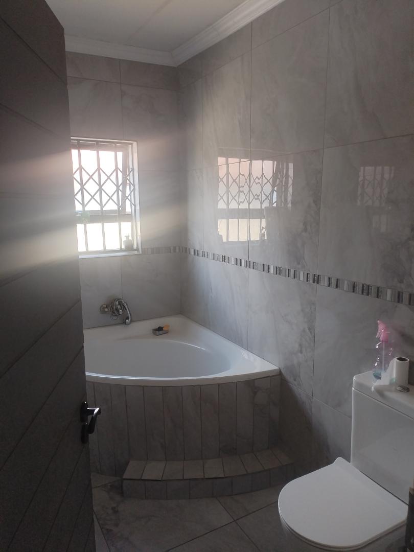 To Let 3 Bedroom Property for Rent in Crystal Park Gauteng