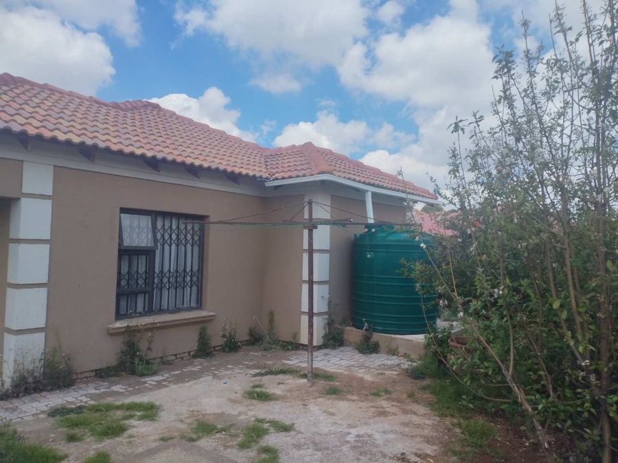 To Let 3 Bedroom Property for Rent in Crystal Park Gauteng