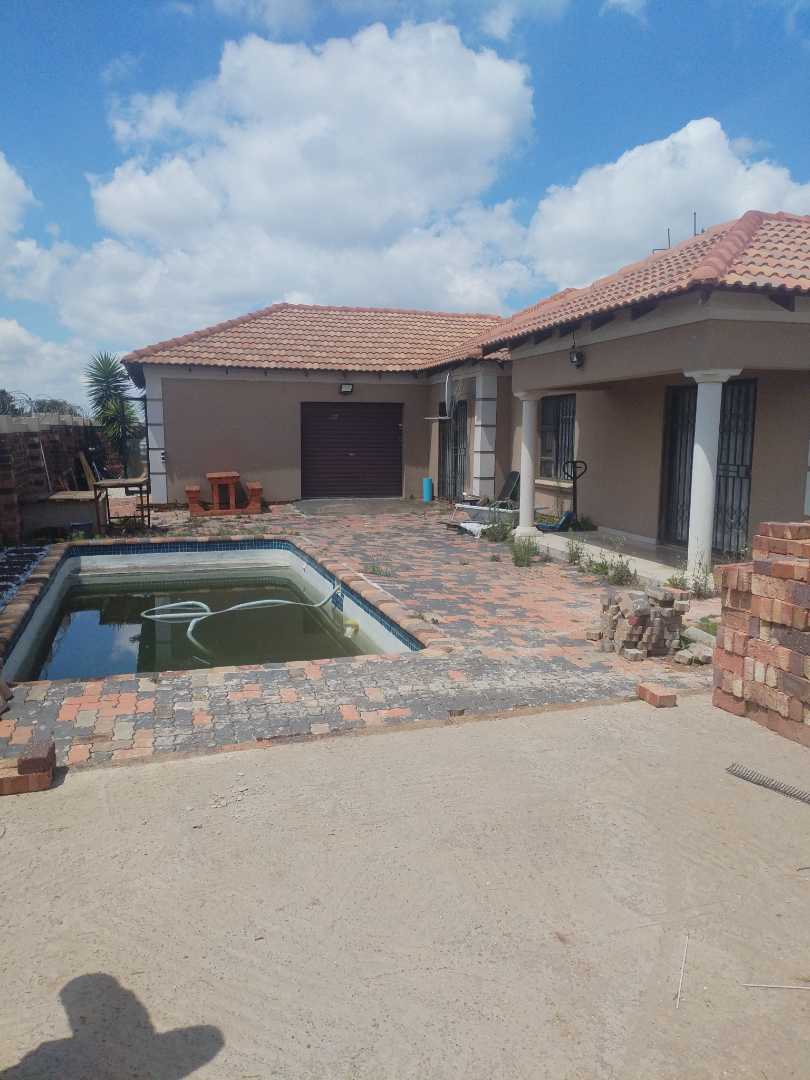 To Let 3 Bedroom Property for Rent in Crystal Park Gauteng