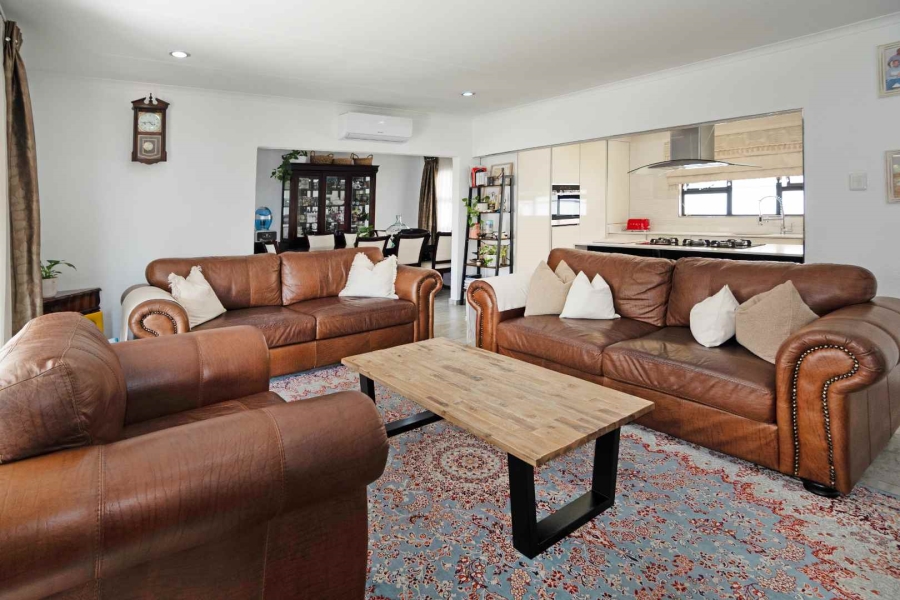 To Let 4 Bedroom Property for Rent in Fourways Gauteng