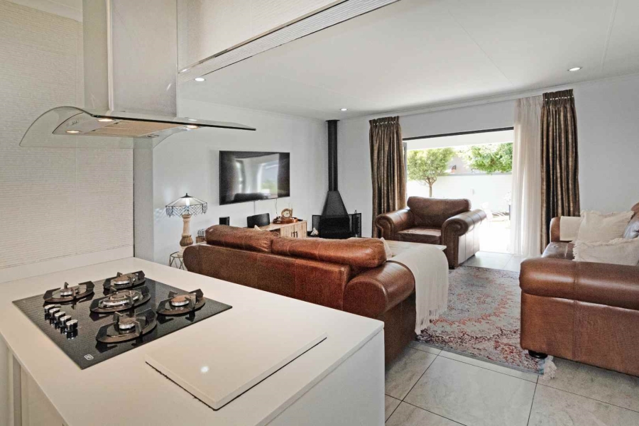 To Let 4 Bedroom Property for Rent in Fourways Gauteng