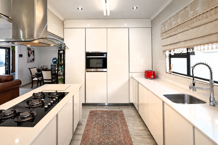 To Let 4 Bedroom Property for Rent in Fourways Gauteng