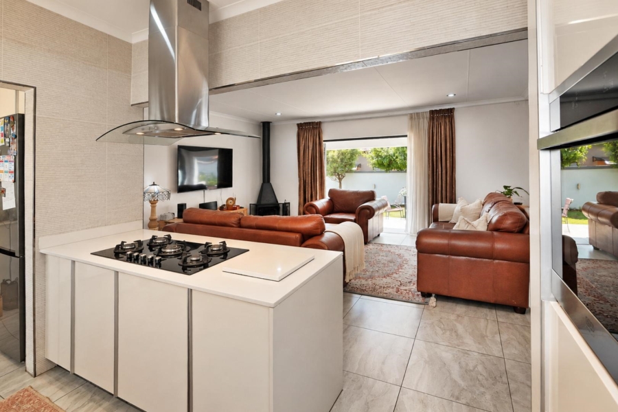 To Let 4 Bedroom Property for Rent in Fourways Gauteng