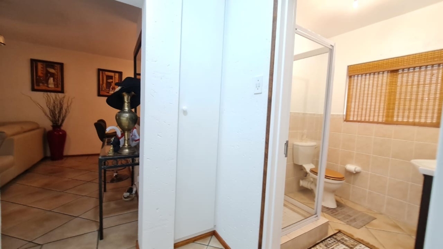 2 Bedroom Property for Sale in Sunninghill Gauteng