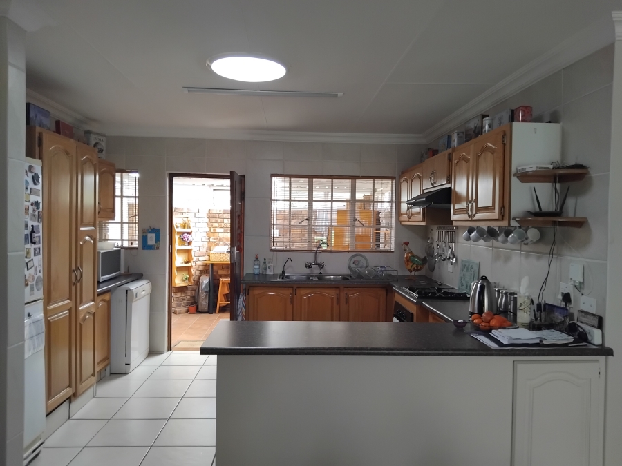 2 Bedroom Property for Sale in Die Hoewes Gauteng