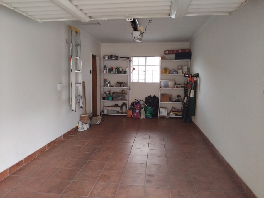 2 Bedroom Property for Sale in Die Hoewes Gauteng