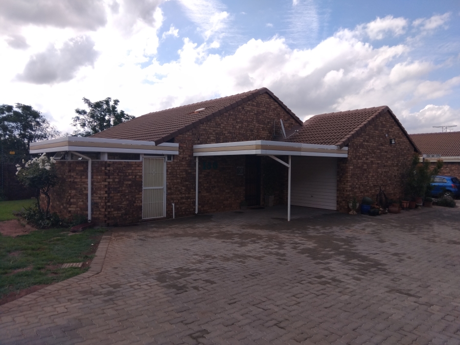 2 Bedroom Property for Sale in Die Hoewes Gauteng