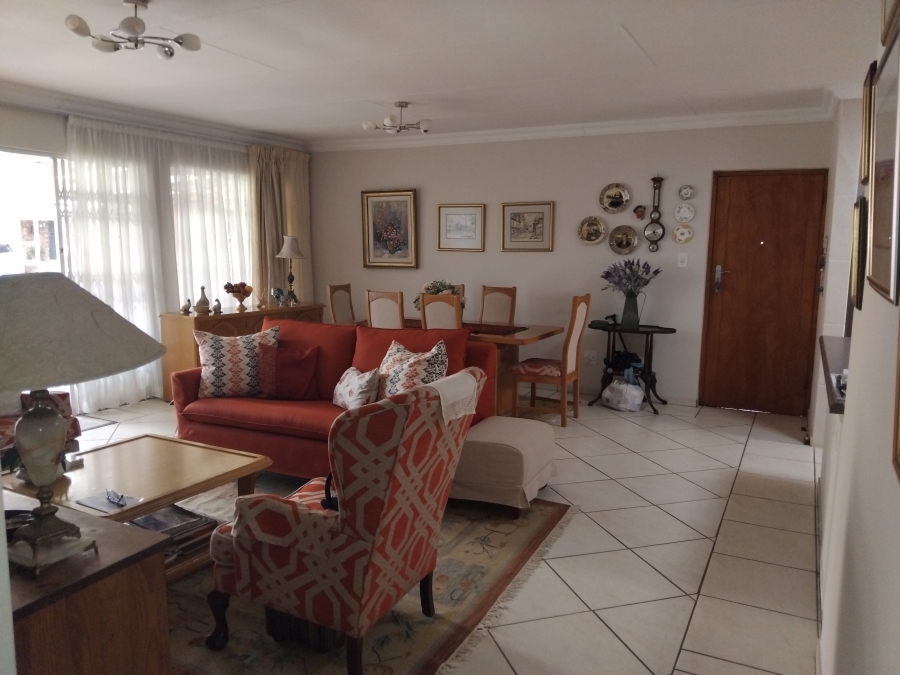 2 Bedroom Property for Sale in Die Hoewes Gauteng