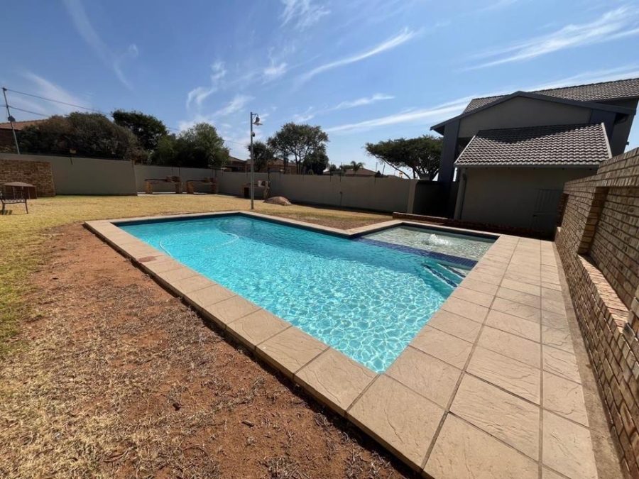 2 Bedroom Property for Sale in North Riding Gauteng