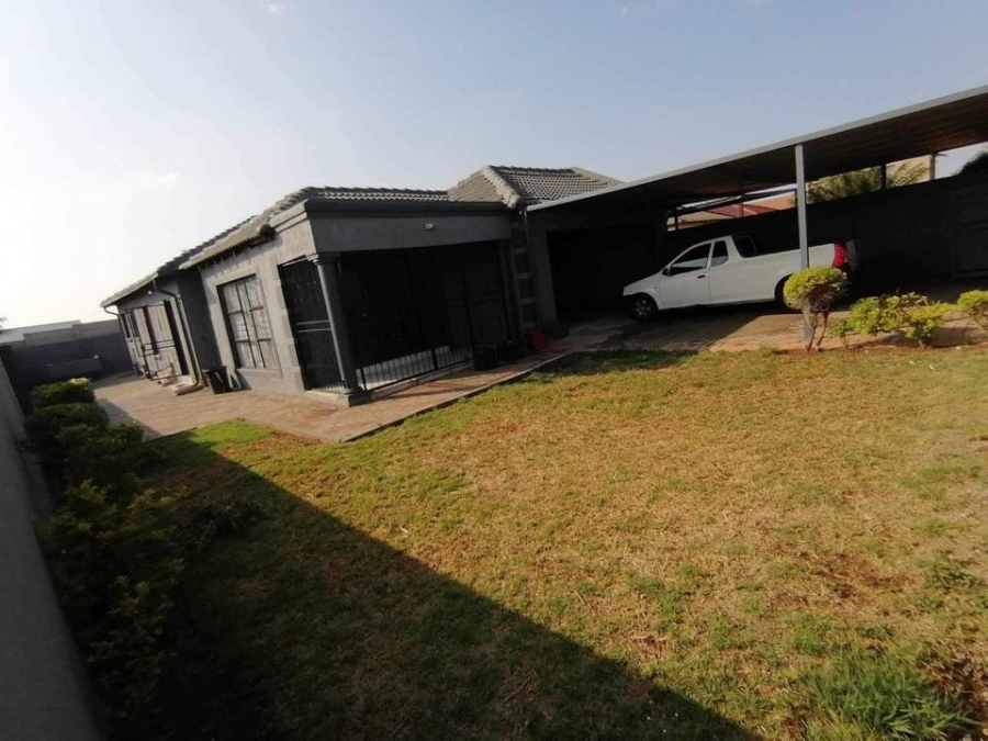 3 Bedroom Property for Sale in Birch Acres Gauteng