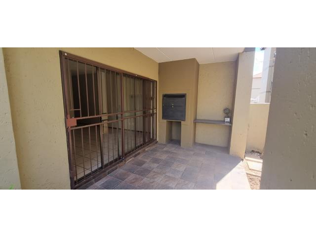 2 Bedroom Property for Sale in Pineslopes Gauteng