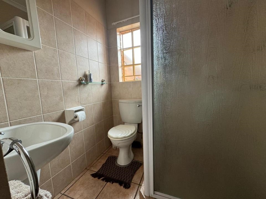 2 Bedroom Property for Sale in Faerie Glen Gauteng