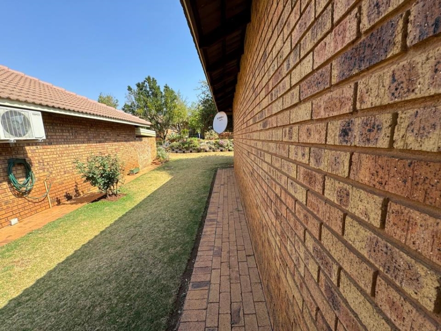 3 Bedroom Property for Sale in Faerie Glen Gauteng