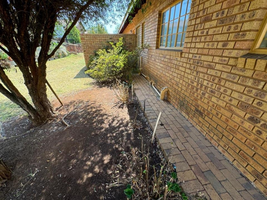 3 Bedroom Property for Sale in Faerie Glen Gauteng