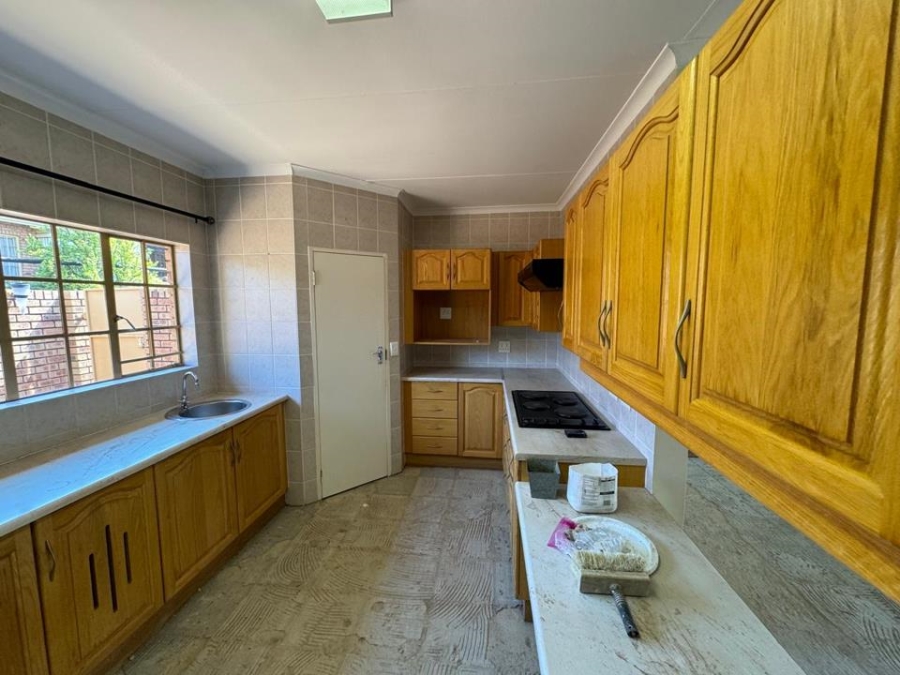 3 Bedroom Property for Sale in Faerie Glen Gauteng