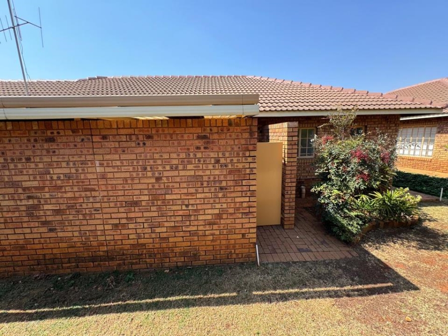 3 Bedroom Property for Sale in Faerie Glen Gauteng