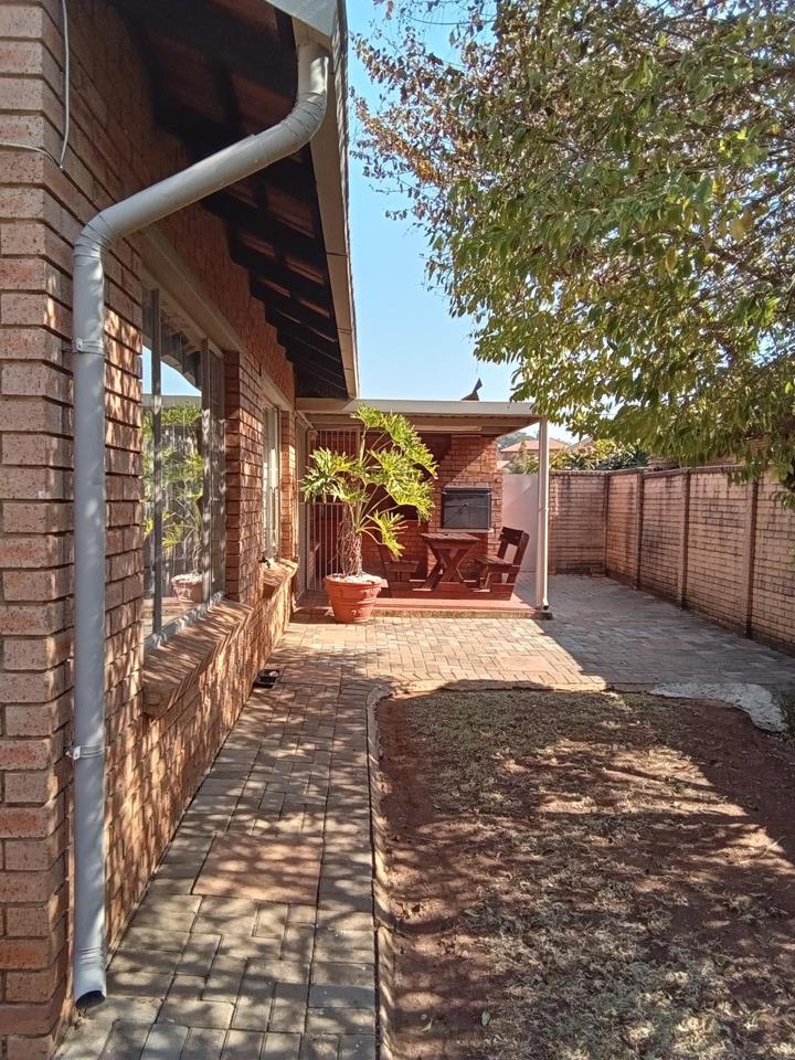 2 Bedroom Property for Sale in Willow Park Manor Gauteng