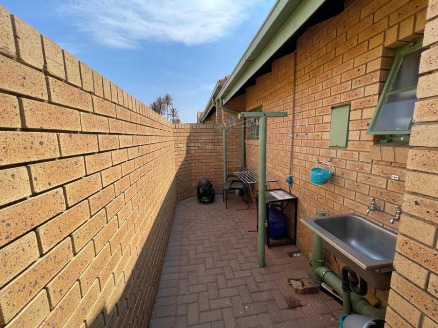 To Let 2 Bedroom Property for Rent in Newlands Gauteng