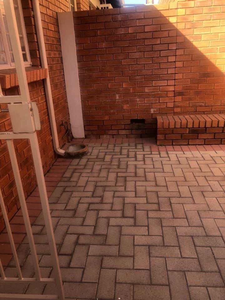 To Let 2 Bedroom Property for Rent in Mooikloof Ridge Gauteng