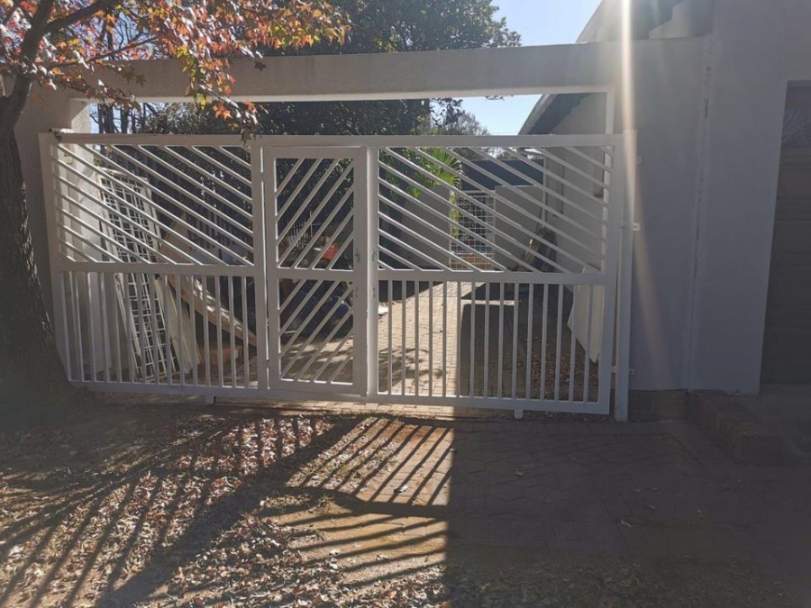 To Let 3 Bedroom Property for Rent in Country View Gauteng