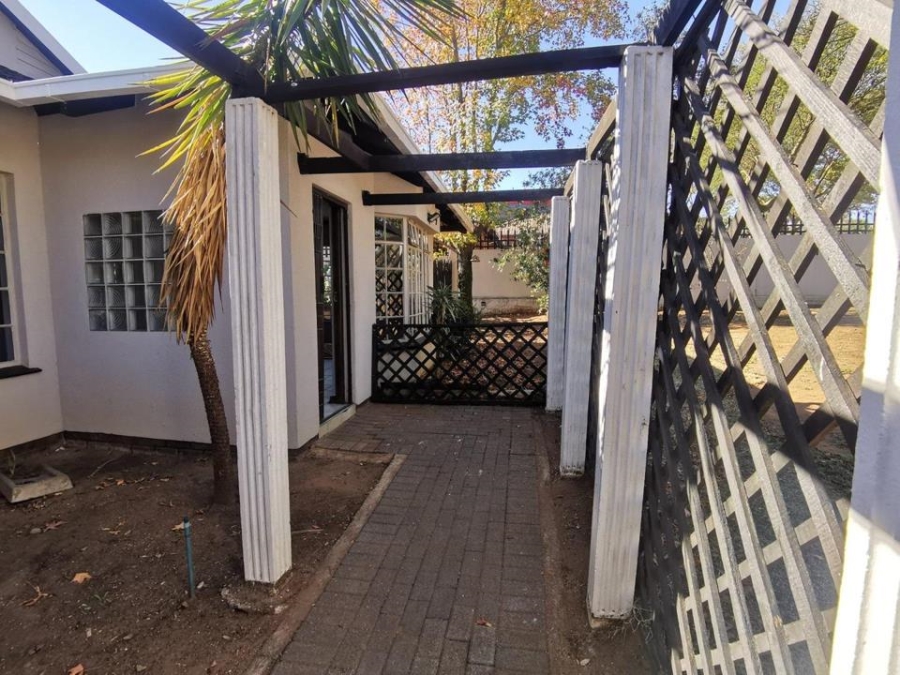 To Let 3 Bedroom Property for Rent in Country View Gauteng