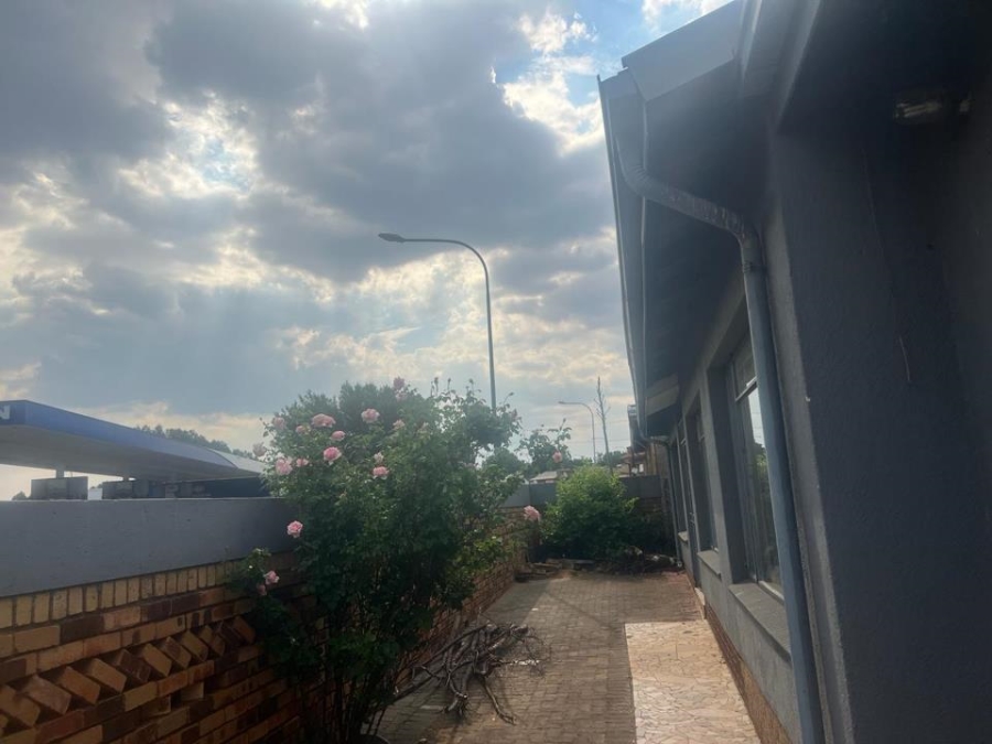 3 Bedroom Property for Sale in Meadowlands East Gauteng