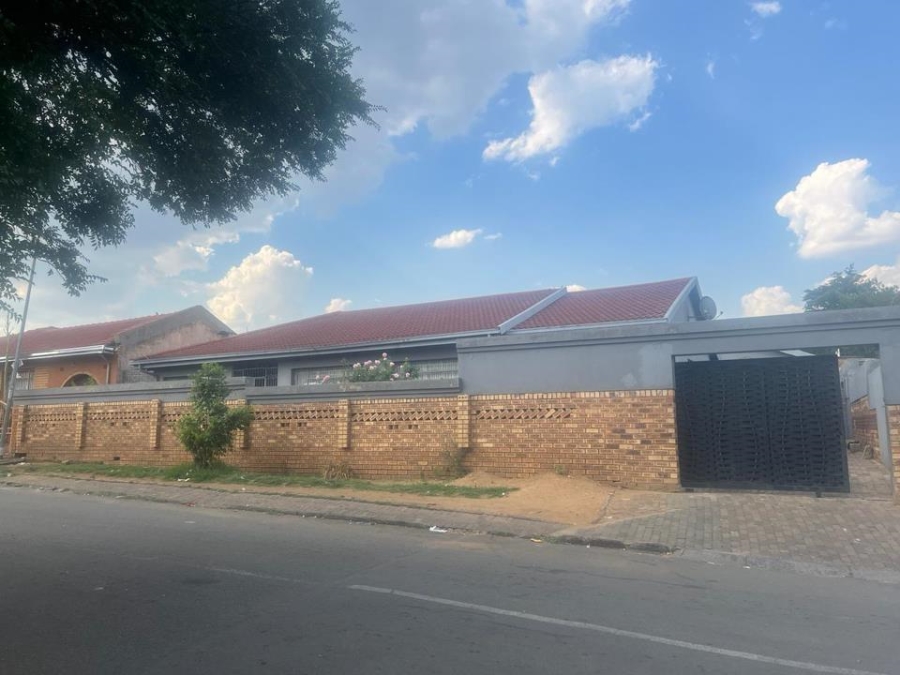 3 Bedroom Property for Sale in Meadowlands East Gauteng