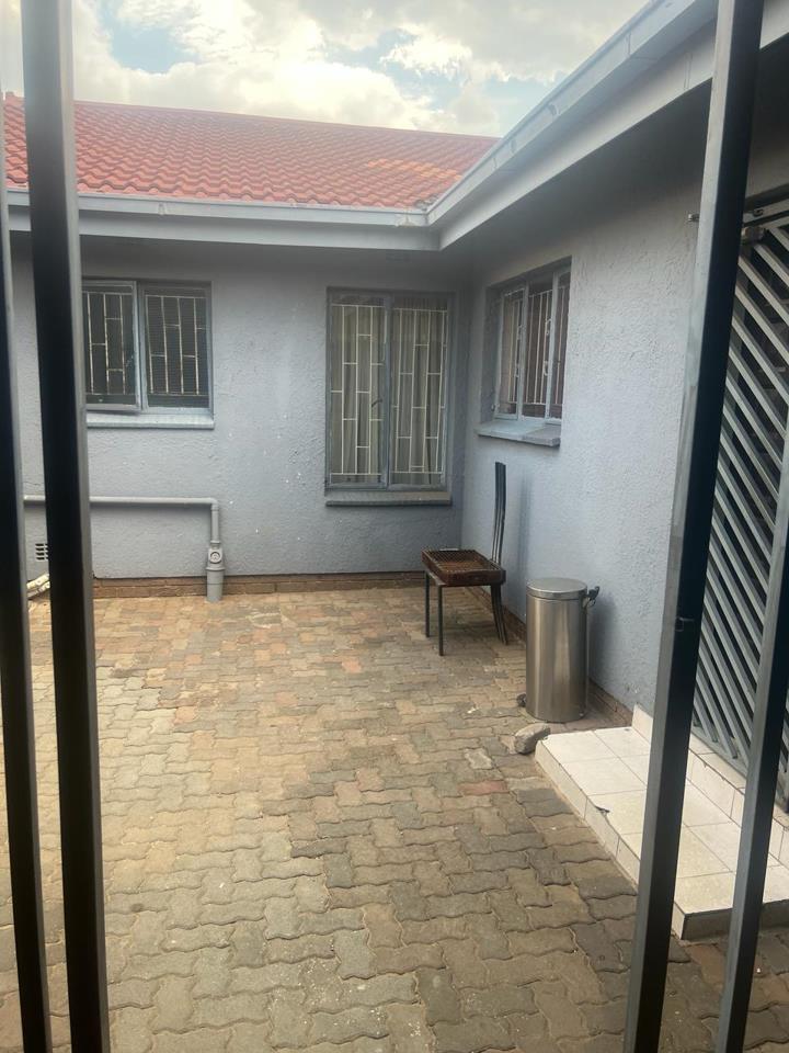 3 Bedroom Property for Sale in Meadowlands East Gauteng