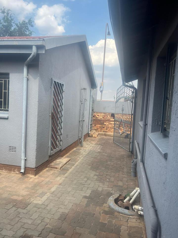 3 Bedroom Property for Sale in Meadowlands East Gauteng