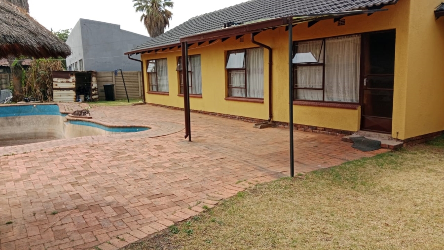 3 Bedroom Property for Sale in Dawn Park Gauteng